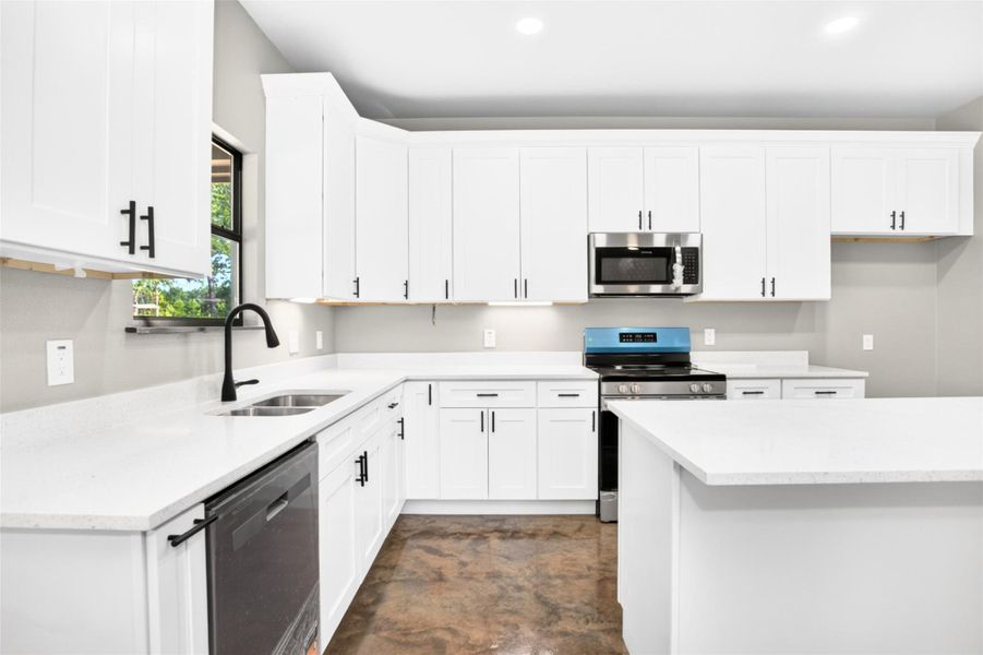Furnished interior view inside a new home in , Nacogdoches (Image 4).