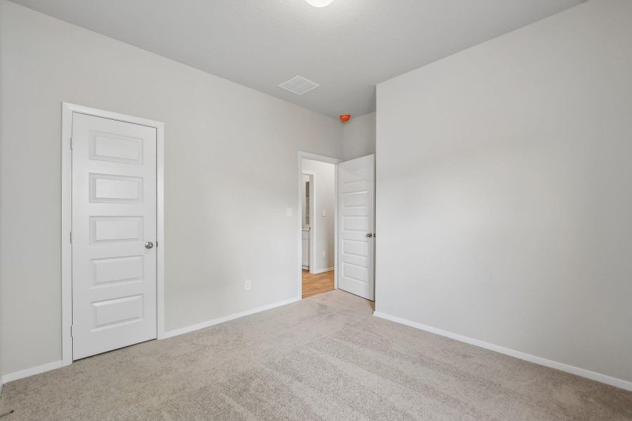 Spacious, unfurnished interior of a new home in Edgebrooke, Pflugerville (Image 27).
