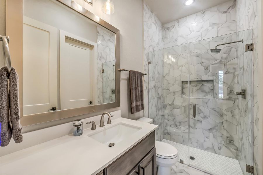 Ensuite Bathroom with Walk-in Shower Ensuite Bathroom with Walk-in Shower