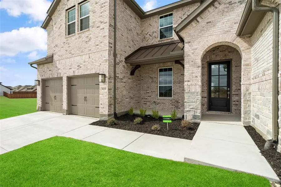 Exterior details and patio area of a home in Lake Breeze, Lavon (Image 20).