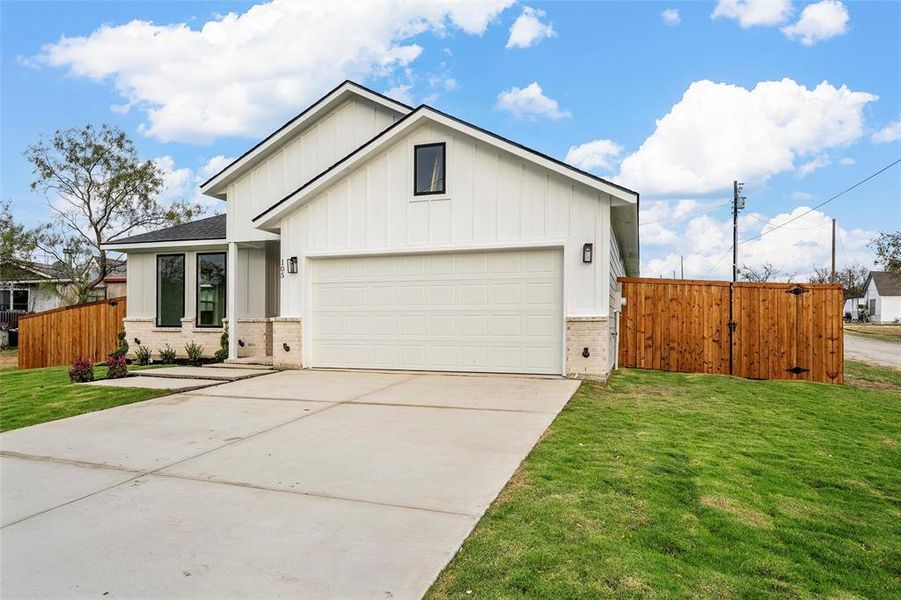 Exterior details and patio area of a home in , Hillsboro (Image 32). Exterior details and patio area of a home in , Hillsboro (Image 32).