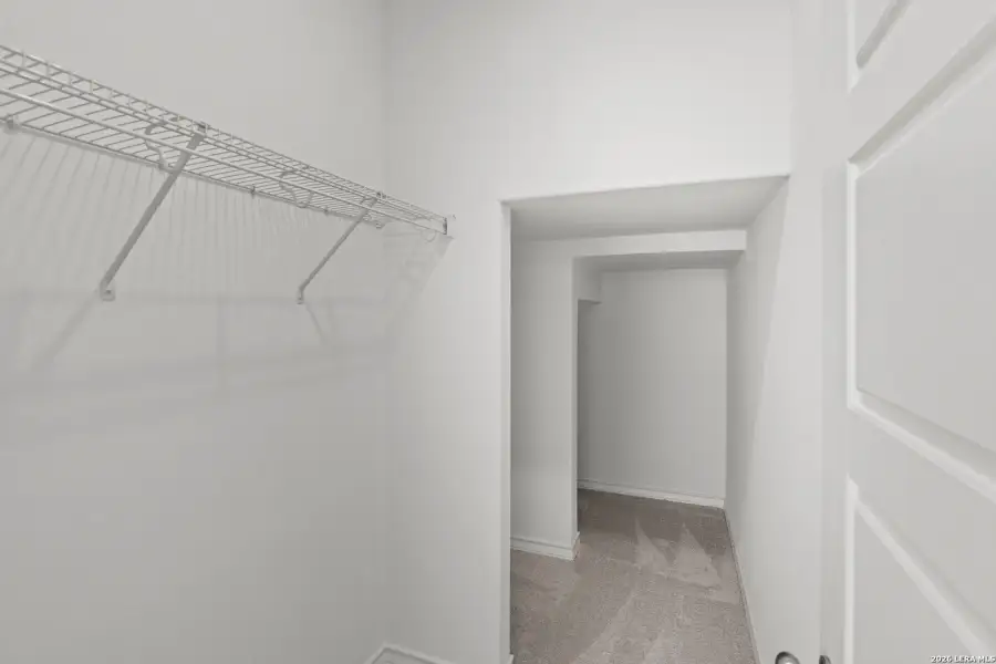 Spacious, unfurnished interior of a new home in Cinco Lakes, San Antonio (Image 28).