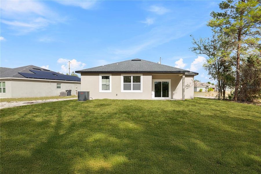 Exterior details and patio area of a home in , Poinciana (Image 4).