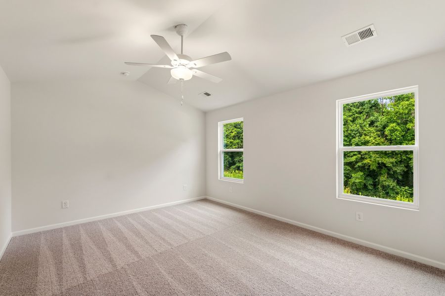 Spacious, unfurnished interior of a new home in Richmond Hill, Inman (Image 24).