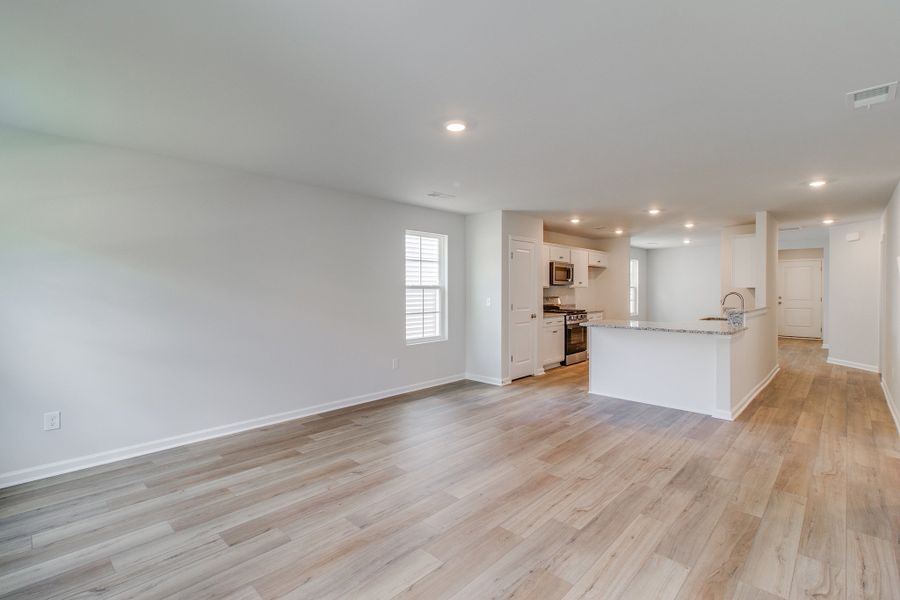 Spacious, unfurnished interior of a new home in Bluefield, Lexington (Image 20).
