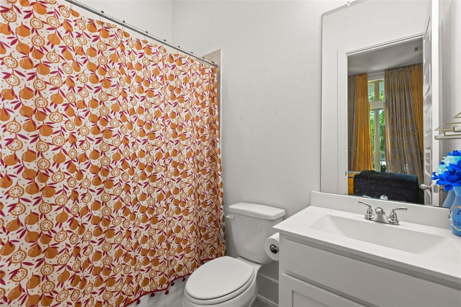 Third bathroom en-suite Third bathroom en-suite