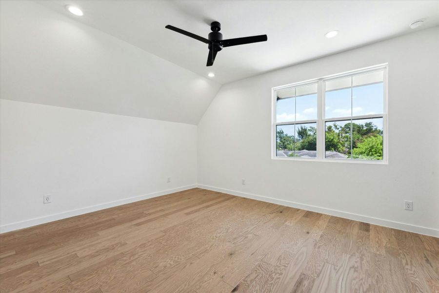 Spacious, unfurnished interior of a new home in , Houston (Image 24).