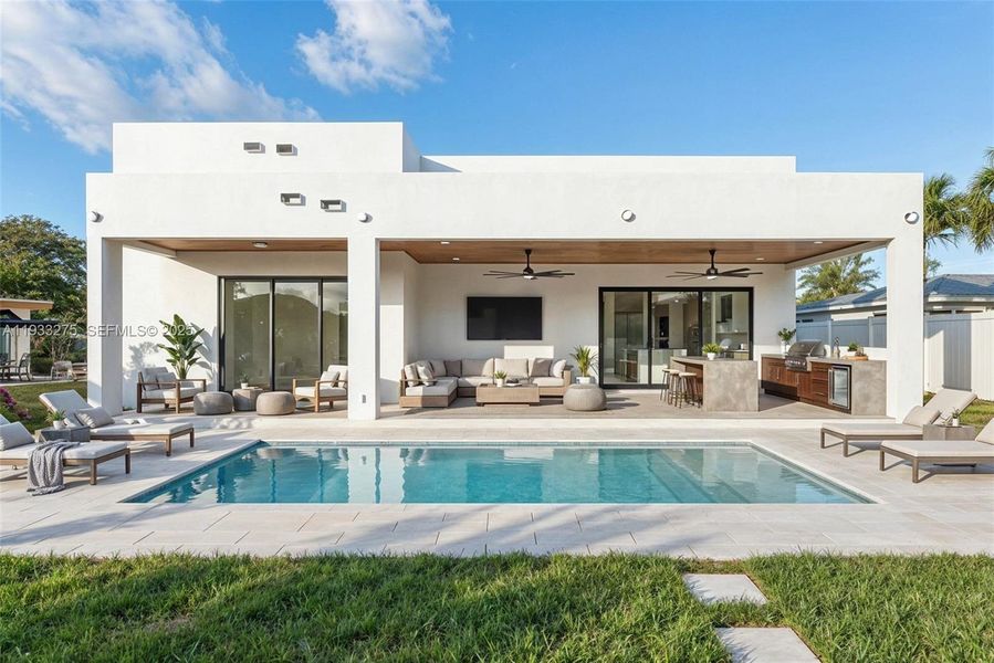 Exterior details and patio area of a home in , Deerfield Beach (Image 3).