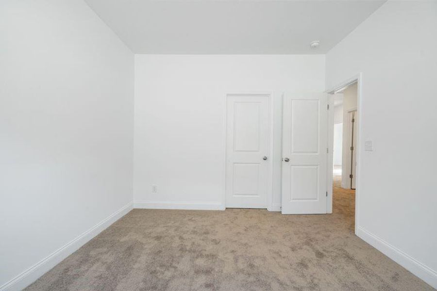 Spacious, unfurnished interior of a new home in Auburn Glen, Dacula (Image 16). Spacious, unfurnished interior of a new home in Auburn Glen, Dacula (Image 16).