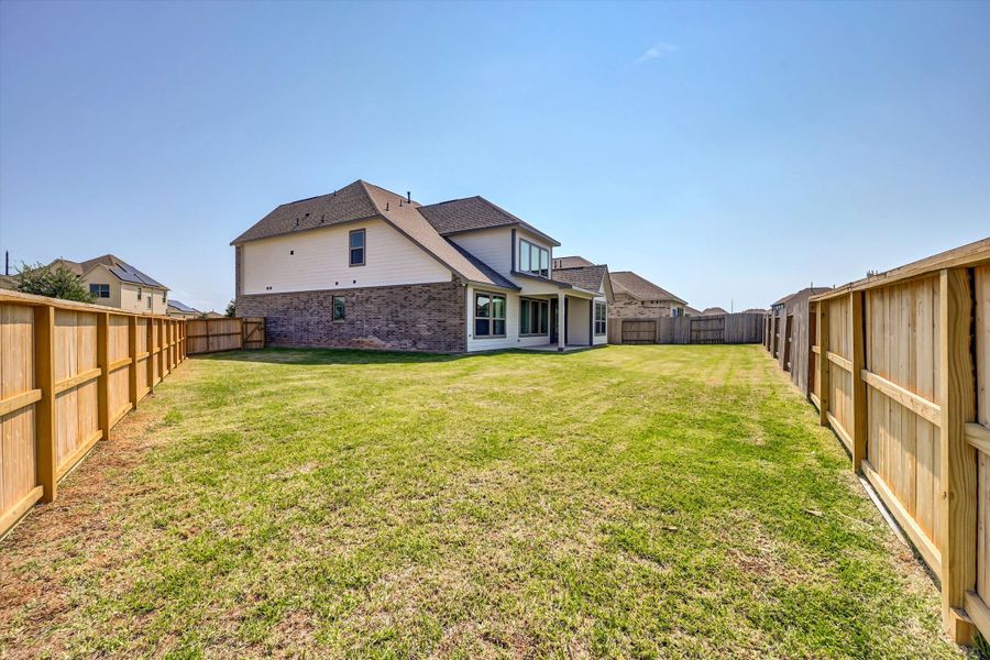 Front exterior of a new home in Sunterra 50s, Katy, TX, highlighting curb appeal (Image 29). Front exterior of a new home in Sunterra 50s, Katy, TX, highlighting curb appeal (Image 29).