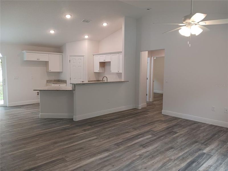 Spacious, unfurnished interior of a new home in , De Leon Springs (Image 8).