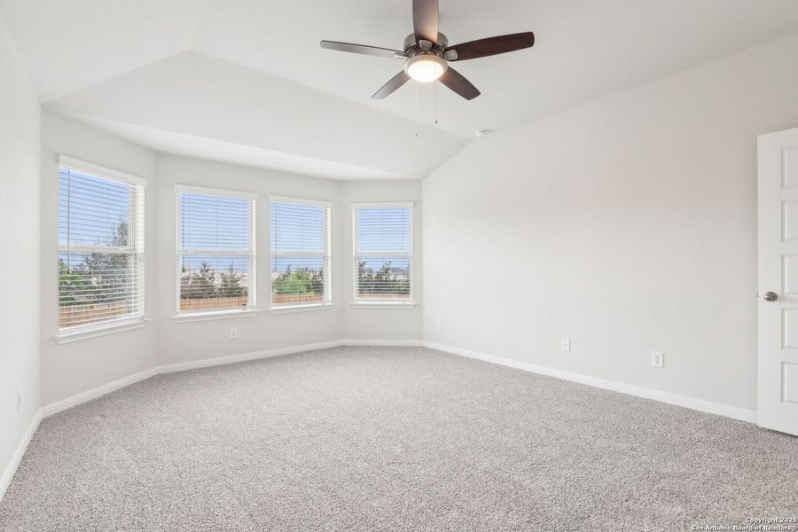 Spacious, unfurnished interior of a new home in , Cibolo (Image 35).