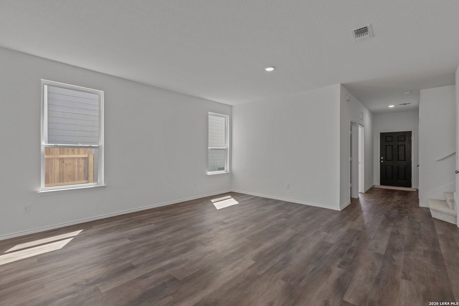 Spacious, unfurnished interior of a new home in Davis Ranch, San Antonio (Image 29).