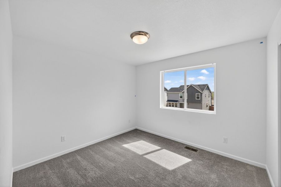 Spacious, unfurnished interior of a new home in Sky Ranch, Aurora (Image 12).