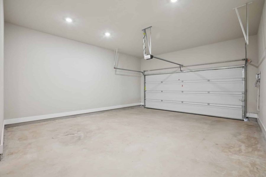 Spacious, unfurnished interior of a new home in 6 Creeks, Kyle (Image 42).