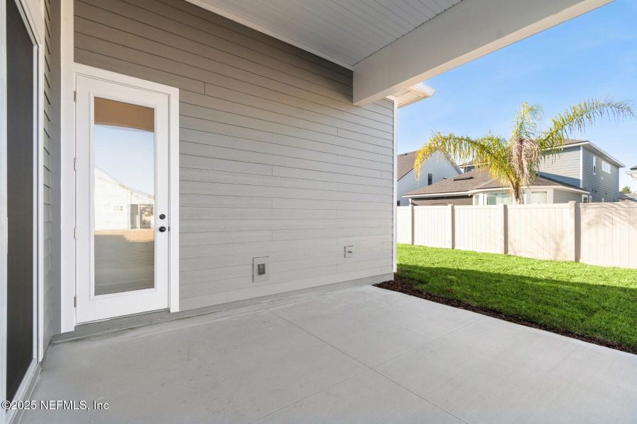 Exterior details and patio area of a home in Crosswinds 40’, Ponte Vedra (Image 3).