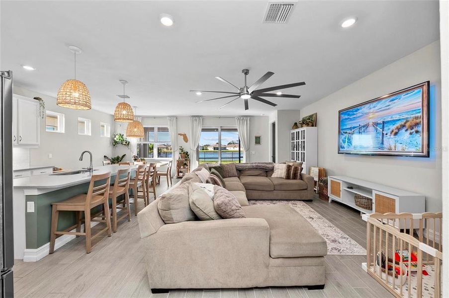 Community amenities in , Venice (Image 42). Community amenities in , Venice (Image 42).