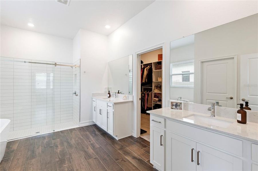 Furnished interior view inside a new home in , Land O' Lakes (Image 35).