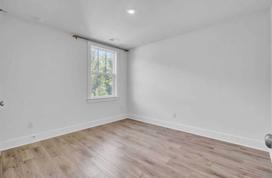 Spacious, unfurnished interior of a new home in Six Oaks, Summerville (Image 60).