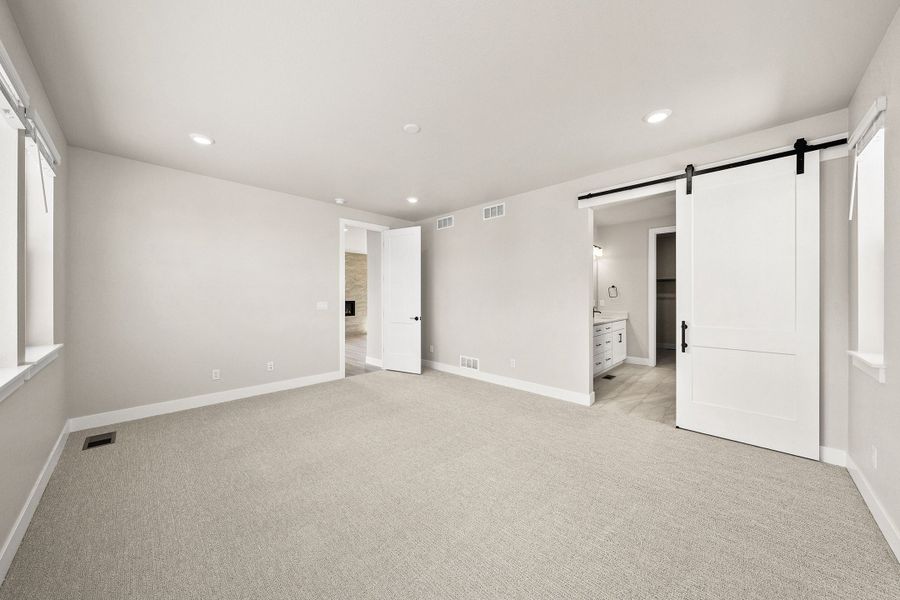 Spacious, unfurnished interior of a new home in Trumark Homes at Sterling Ranch, Littleton (Image 27).