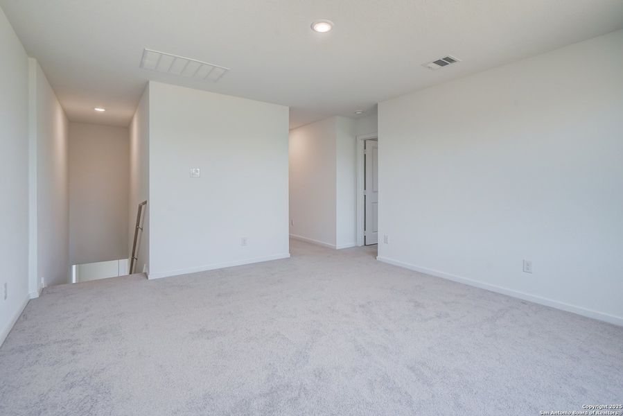 Spacious, unfurnished interior of a new home in , San Antonio (Image 37).