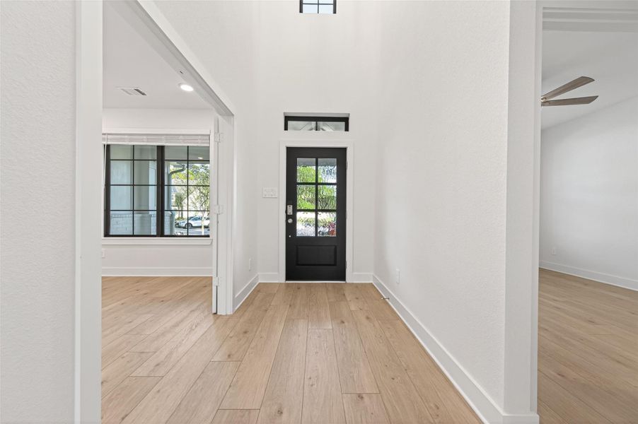 Spacious, unfurnished interior of a new home in Sorella, Tomball (Image 43).