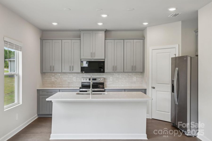 Photo is not of the actual home, but is an inspirational photo of builder’s model home and may depict options, furnishings, and/or decorator features that are not included Photo is not of the actual home, but is an inspirational photo of builder’s model home and may depict options, furnishings, and/or decorator features that are not included