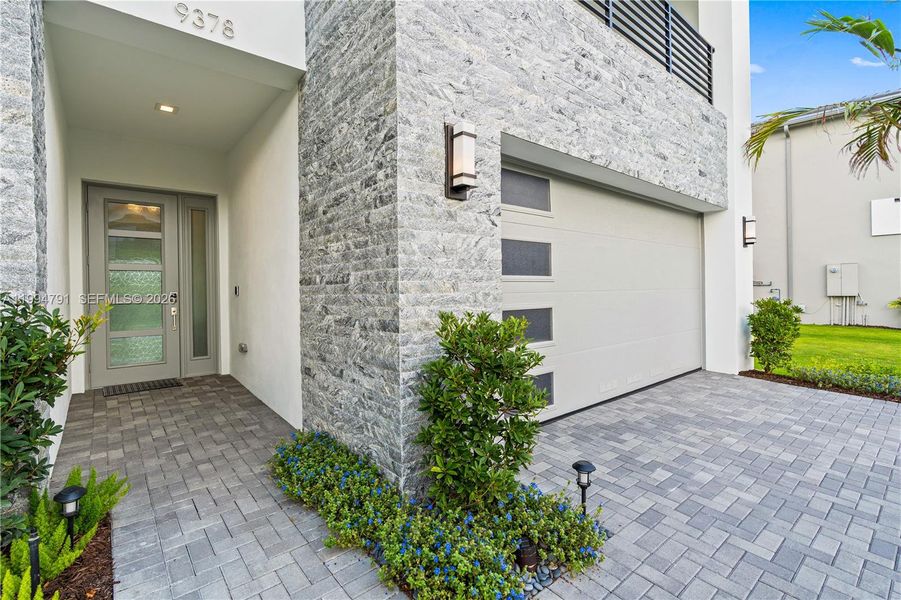Exterior details and patio area of a home in , Boca Raton (Image 33).