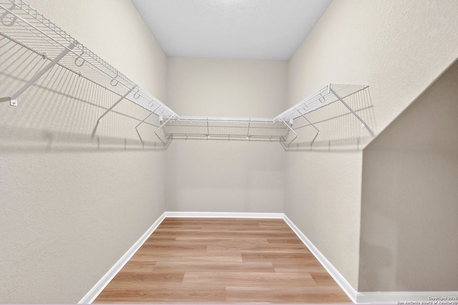 Spacious, unfurnished interior of a new home in Winding Brook, San Antonio (Image 15).