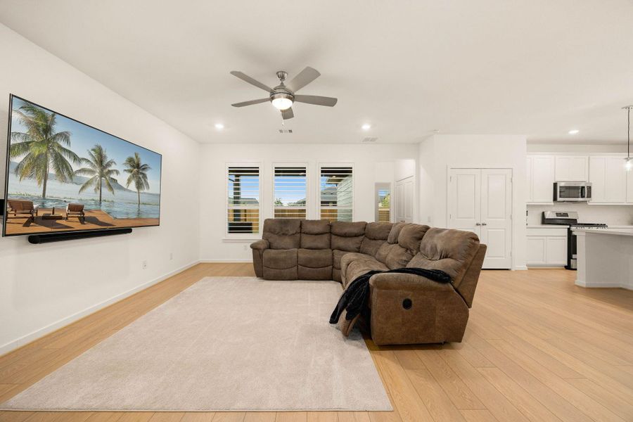 Furnished interior view inside a new home in Bonterra at Cross Creek Ranch 45s - Age 55+, Fulshear (Image 17).