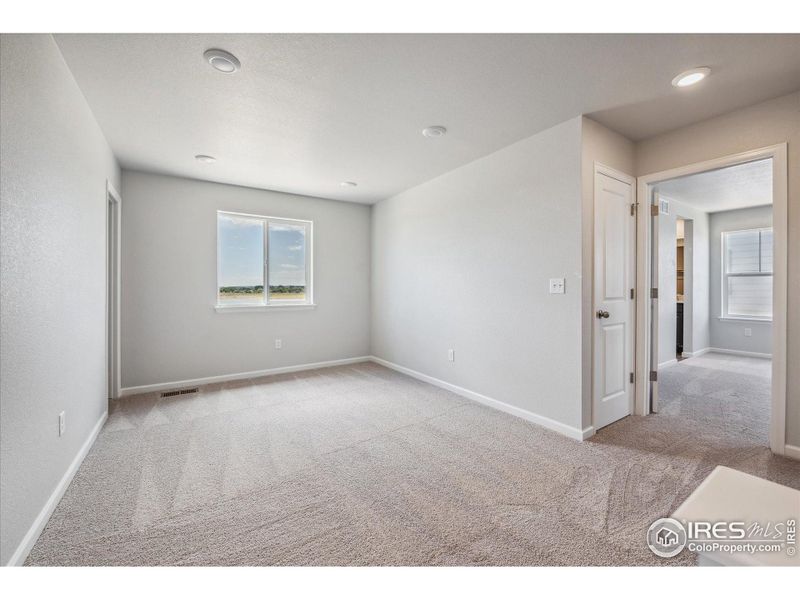 Spacious, unfurnished interior of a new home in Prairie Song, Windsor (Image 15).