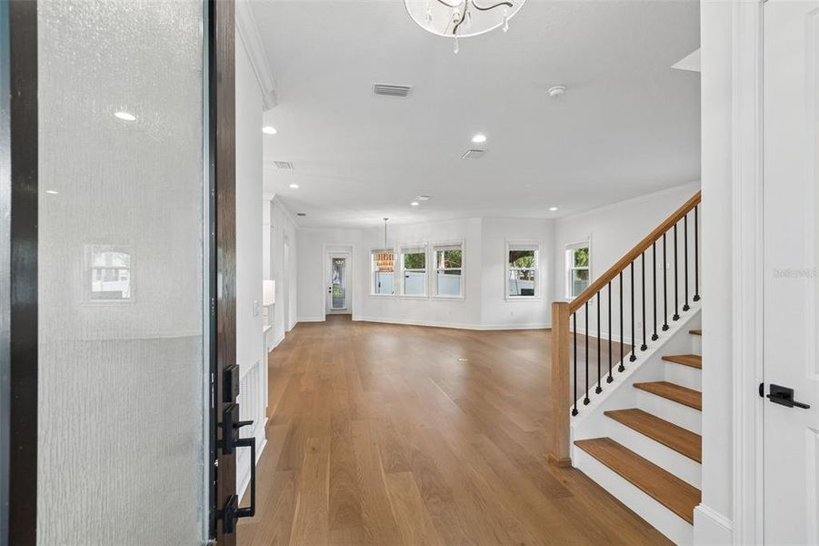 Spacious, unfurnished interior of a new home in , Tampa (Image 54).