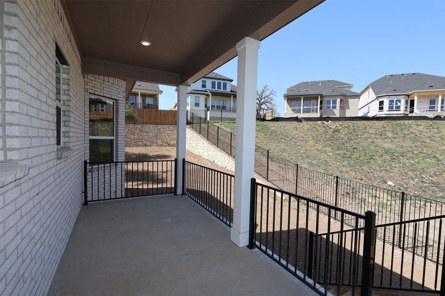 Spacious, unfurnished interior of a new home in Edgewood, Leander (Image 8).