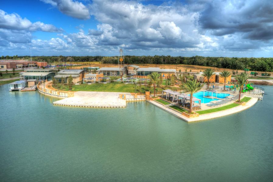 Community amenities in Meridiana, Manvel (Image 21).