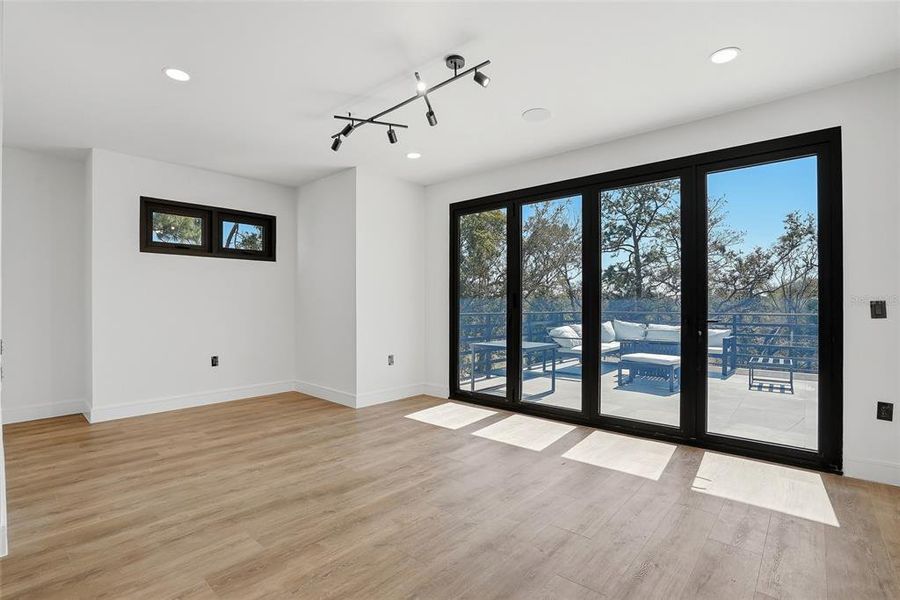 Spacious, unfurnished interior of a new home in , Tampa (Image 84).