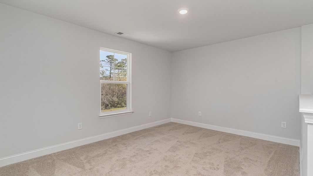 Spacious, unfurnished interior of a new home in The Preserve at Shaftesbury Glen, Conway (Image 11).