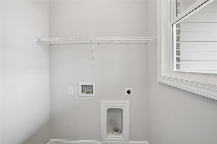 Spacious, unfurnished interior of a new home in Ward's Crossing Townhomes, Johns Creek (Image 23).