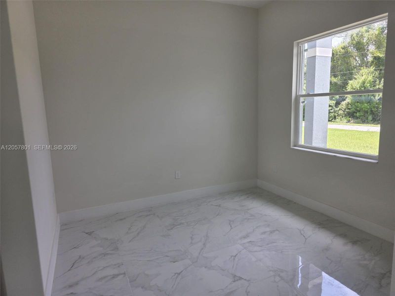 Spacious, unfurnished interior of a new home in , Fort Myers (Image 21).
