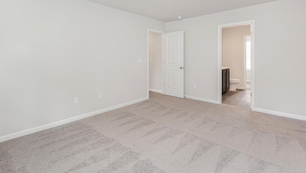 Spacious, unfurnished interior of a new home in Eagle Creek, Bolivia (Image 17).