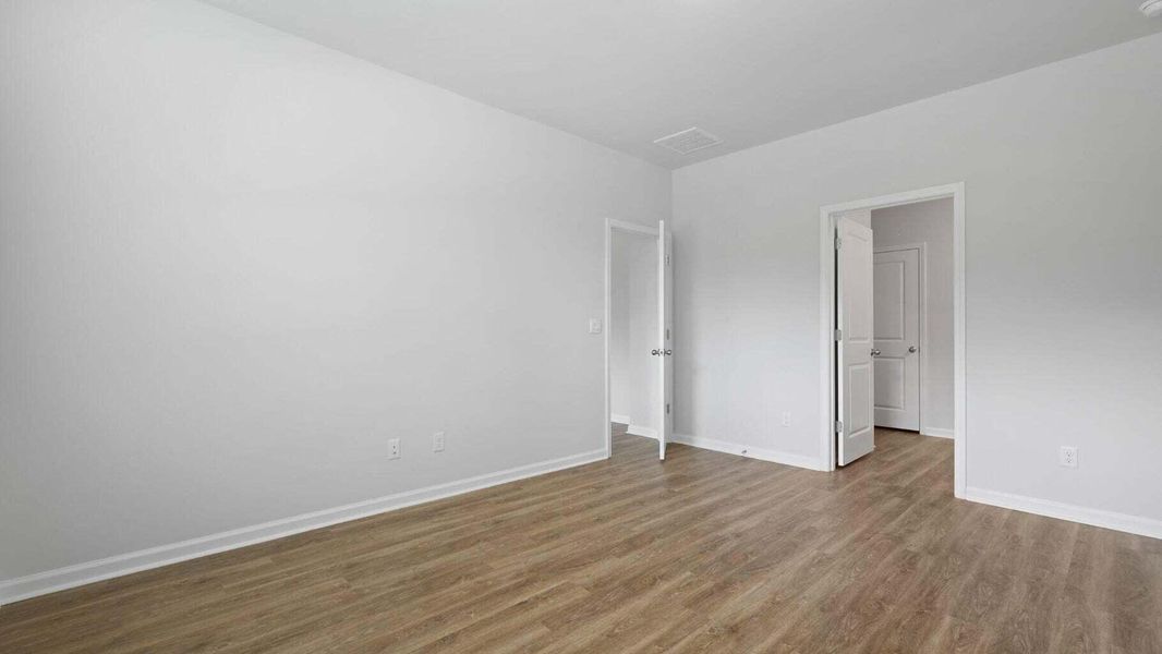 Spacious, unfurnished interior of a new home in , Summerville (Image 12).