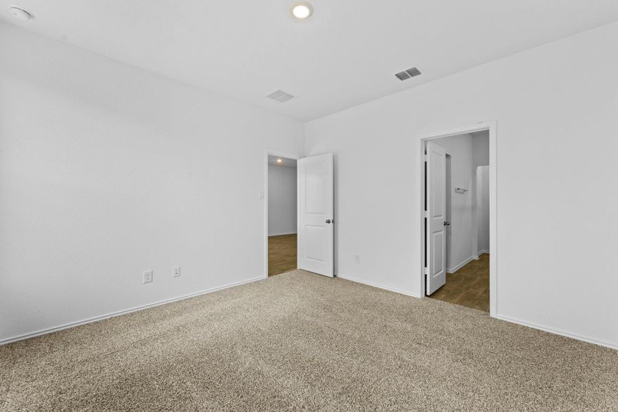 Spacious, unfurnished interior of a new home in , Kyle (Image 10).
