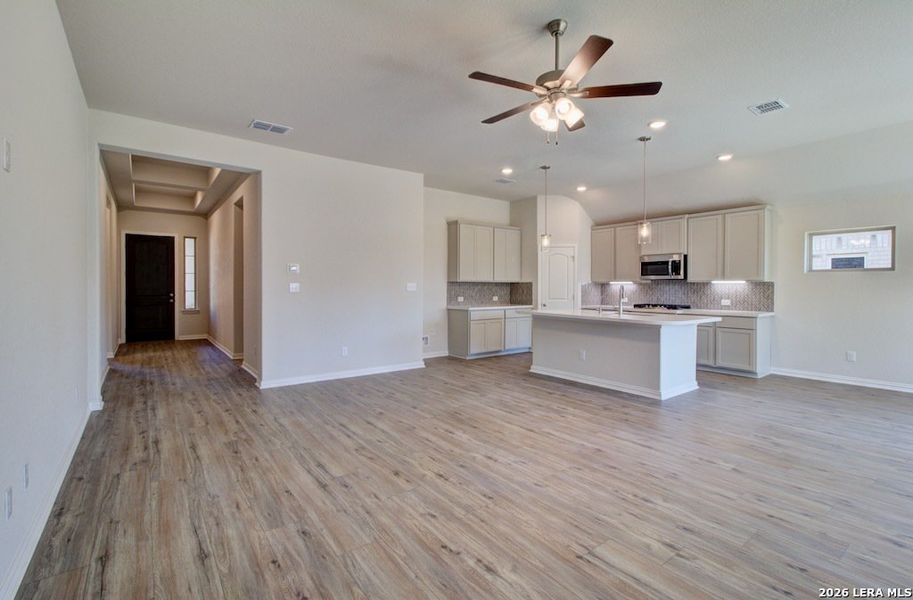 Spacious, unfurnished interior of a new home in Veramendi, New Braunfels (Image 23).