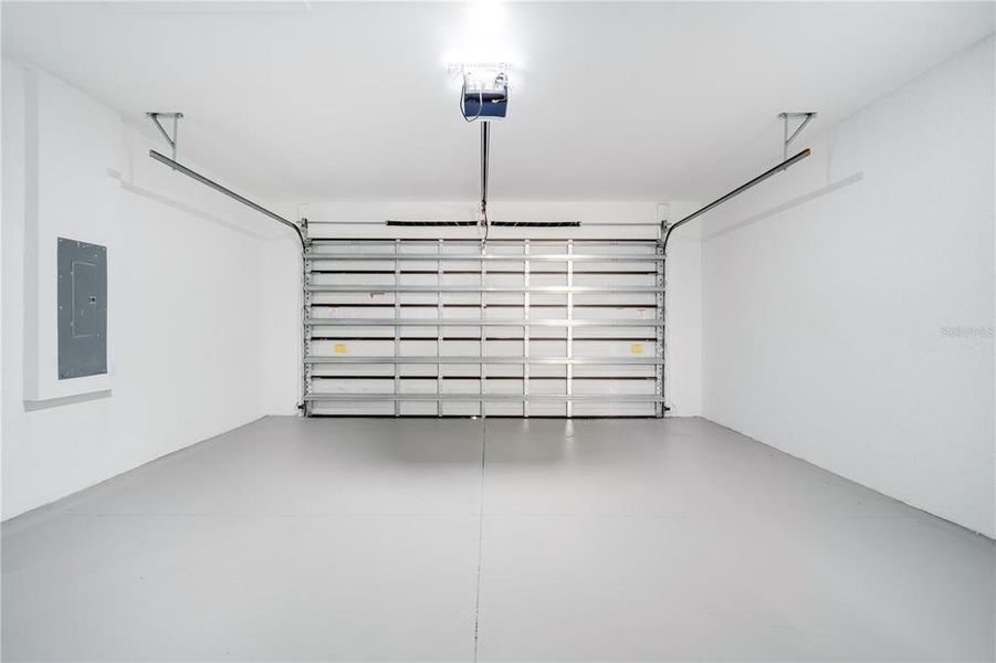 Spacious, unfurnished interior of a new home in , Port Charlotte (Image 38).