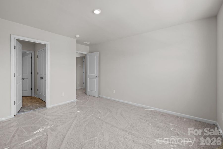 Spacious, unfurnished interior of a new home in McFarland Estates, York (Image 27).