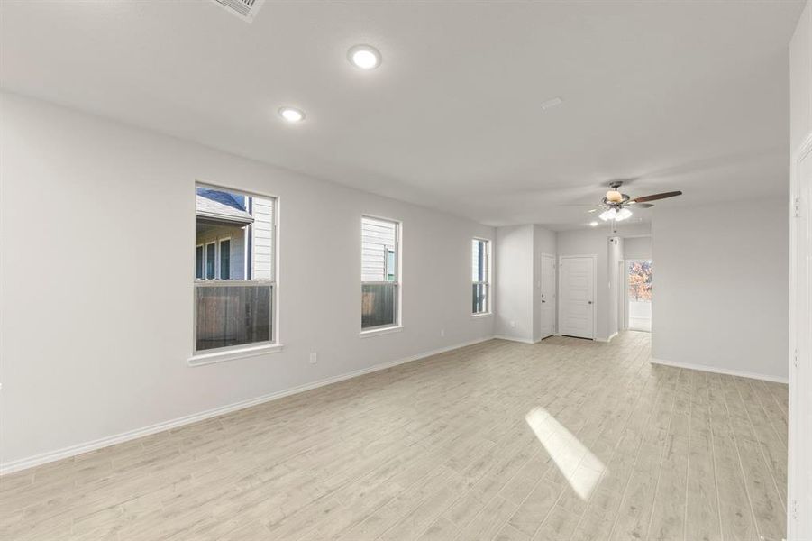 12. 1712 Elle - Dining (2) 12. 1712 Elle - Dining (2)