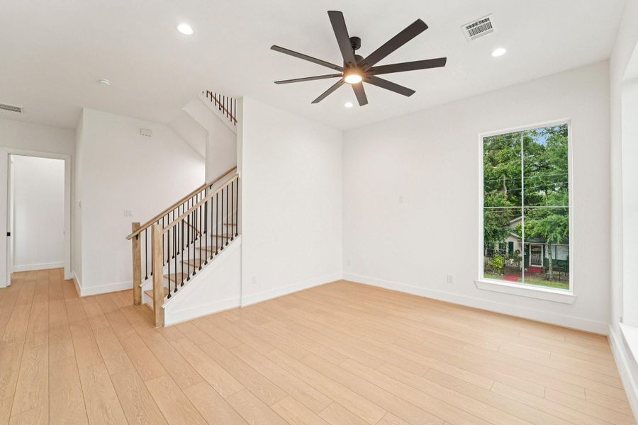 Spacious, unfurnished interior of a new home in , Houston (Image 34).