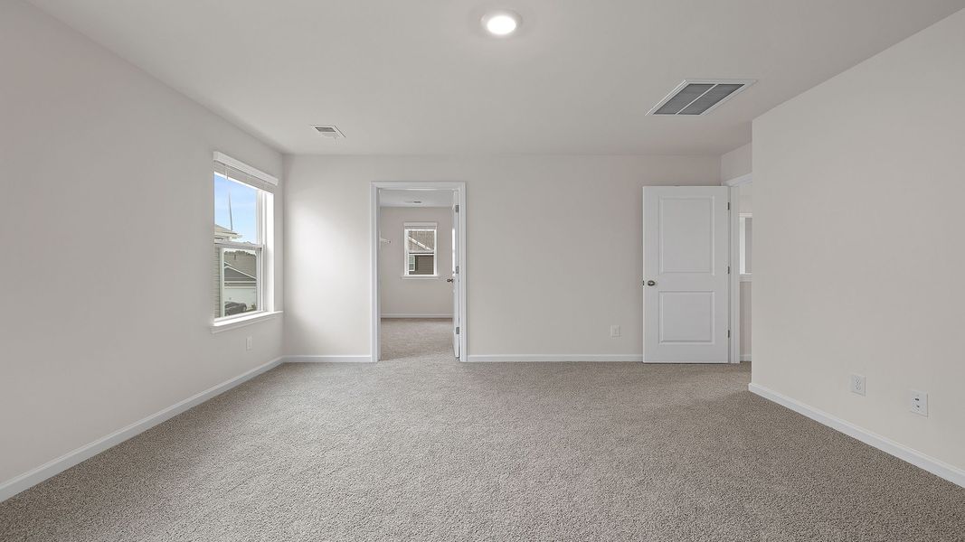 Spacious, unfurnished interior of a new home in Cloverdale Hills, Piedmont (Image 27).