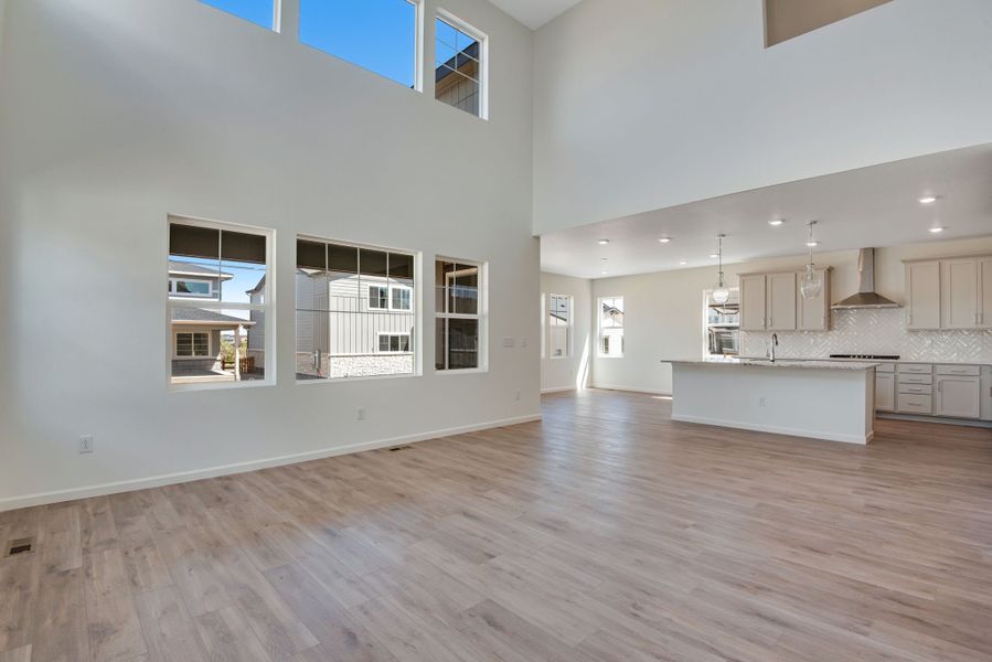 Spacious, unfurnished interior of a new home in The Aurora Highlands, Aurora (Image 18).