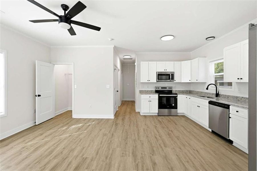 Spacious, unfurnished interior of a new home in , Athens (Image 9).