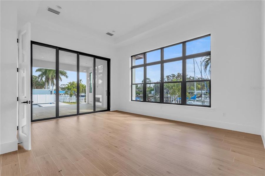 Spacious, unfurnished interior of a new home in , Sarasota (Image 41).